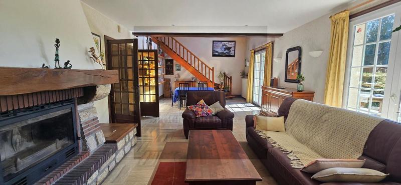 Propriété - 250 m² - 6 pièces