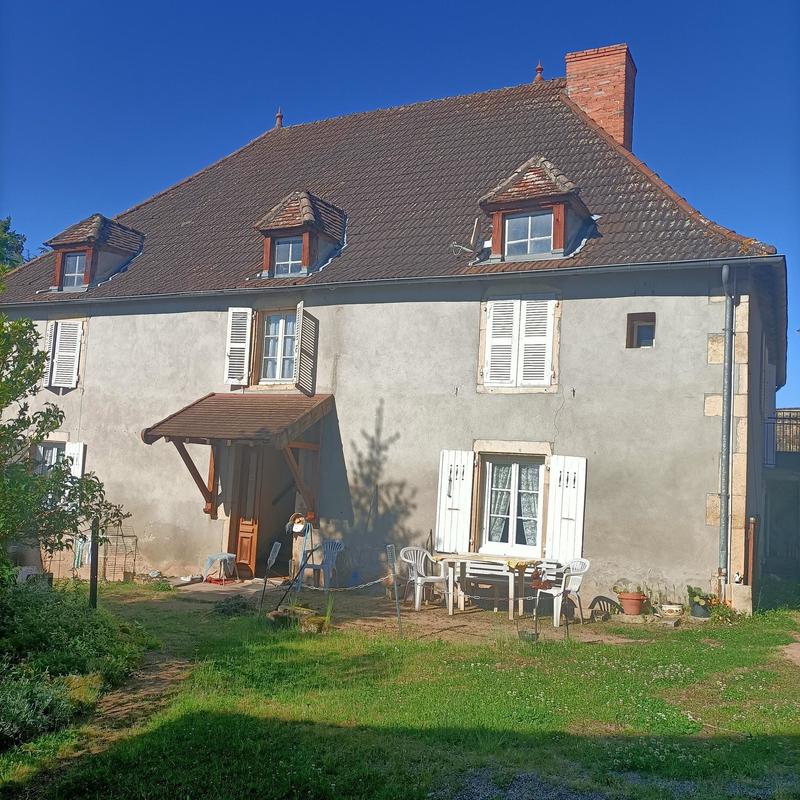 Propriété - 200 m² - 12 pièces