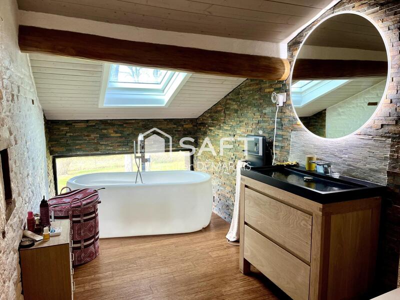 Maison - 240 m² - 6 pièces