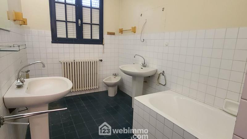 Maison - 267 m² - 12 pièces