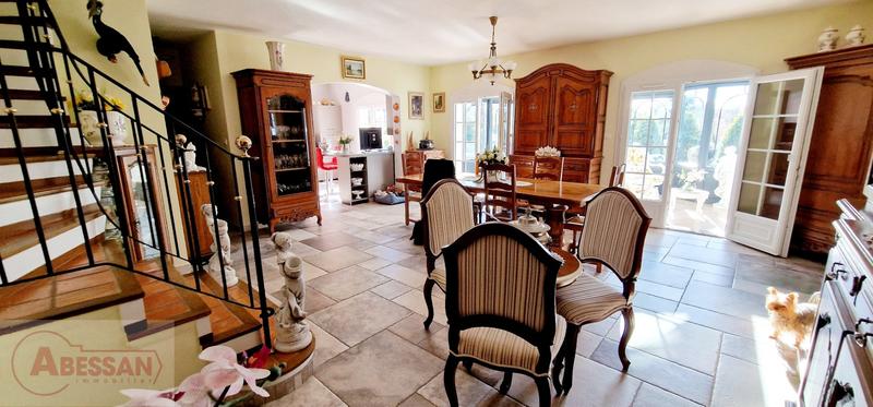 Maison - 201 m² - 5 pièces