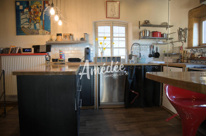 Maison traditionnelle - 195 m² - 9 pièces