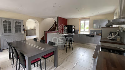 Maison - 383 m² - 13 pièces