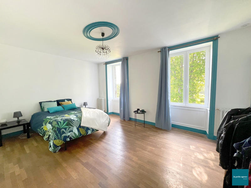 Maison - 350 m² - 11 pièces