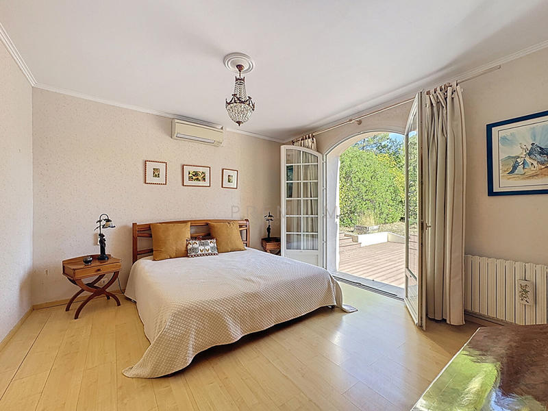 Villa - 215 m² - 7 pièces