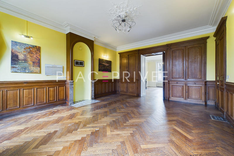 Appartement - 170 m² - 2 pièces