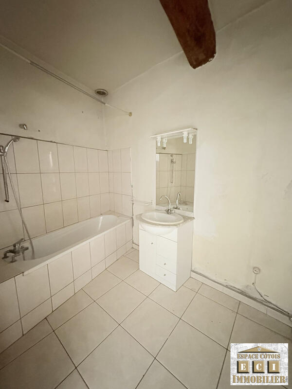 Maison traditionnelle - 105 m² - 5 pièces