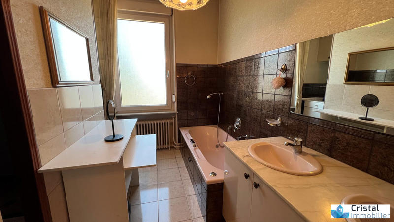 Maison - 177 m² - 8 pièces