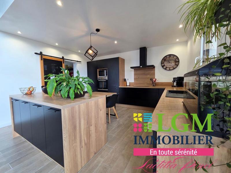 Maison - 210 m² - 5 pièces