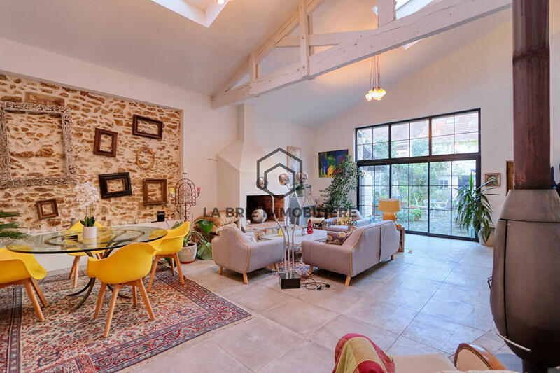 Maison - 231 m² - 8 pièces