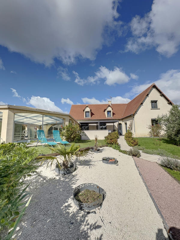 Maison - 280 m² - 9 pièces