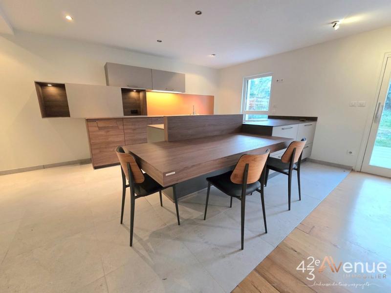 Maison - 142 m² - 5 pièces