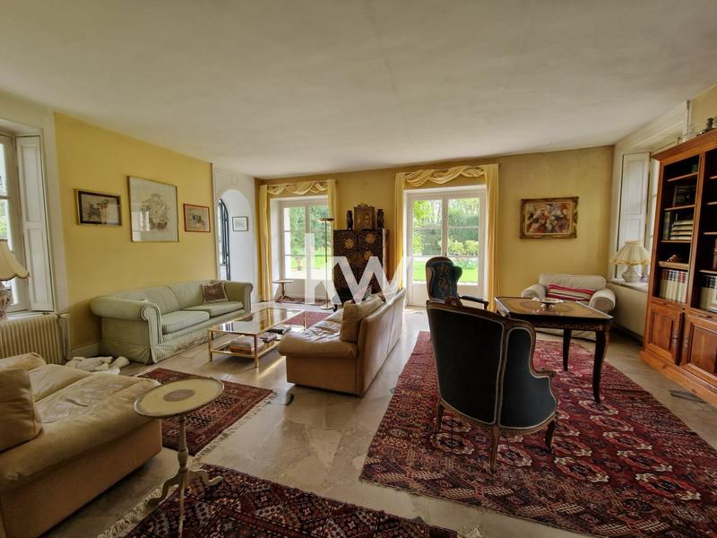 Maison - 434 m² - 10 pièces