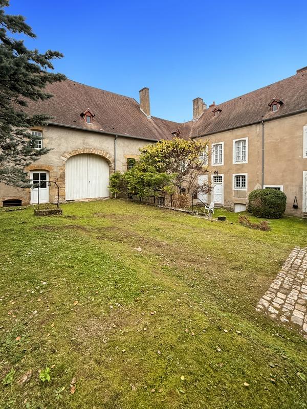 Propriété - 252 m² - 10 pièces