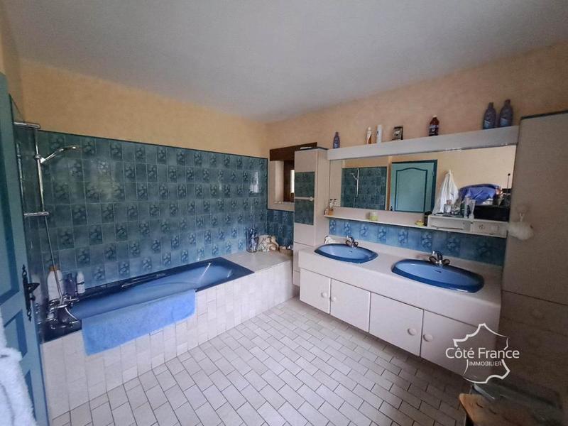 Maison - 250 m² - 7 pièces