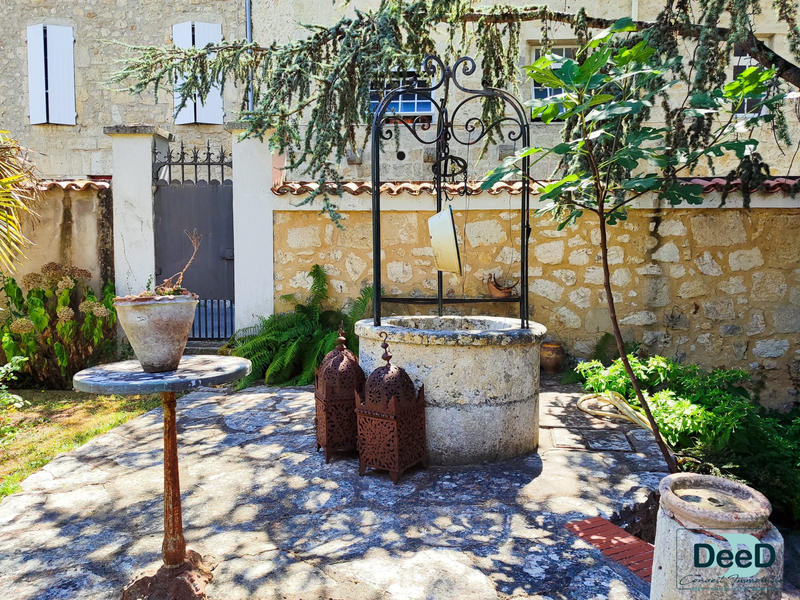 Maison - 366 m² - 9 pièces