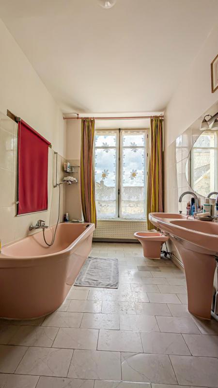 Demeure - 303 m² - 10 pièces