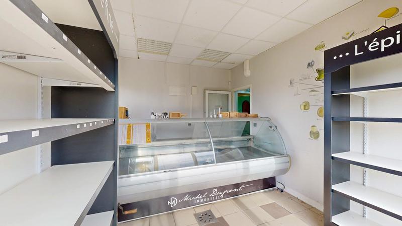 Local commercial - 84 m² - 6 pièces