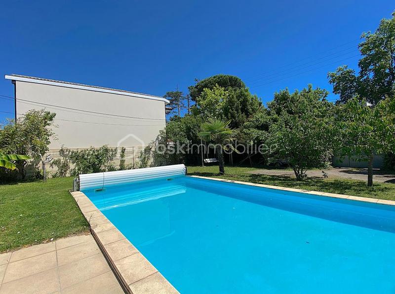 Maison - 215 m² - 8 pièces