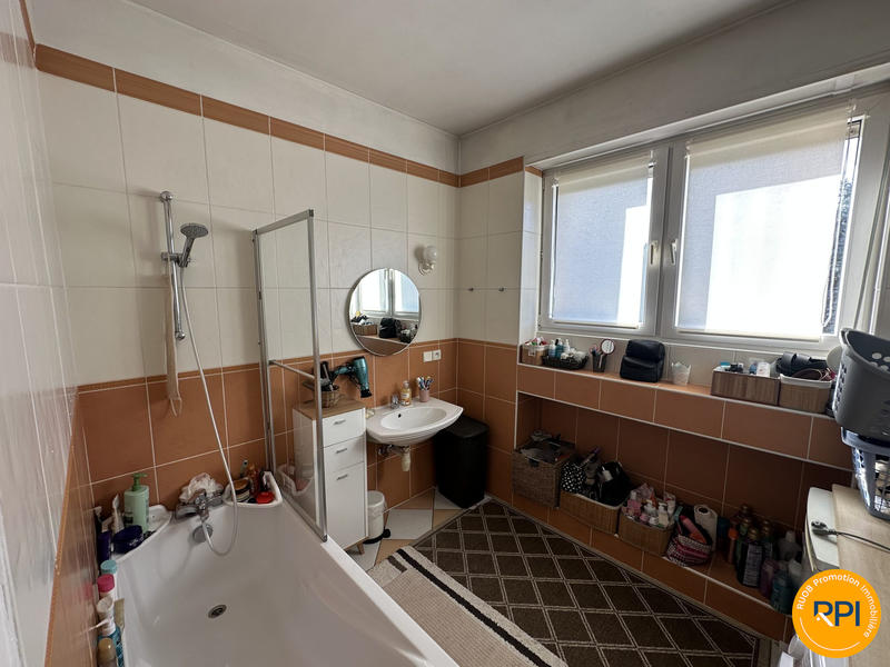 Appartement - 80 m² - 4 pièces