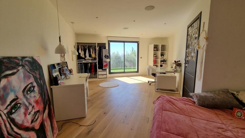 Maison - 239 m² - 4 pièces