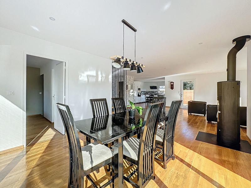 Maison - 180 m² - 9 pièces