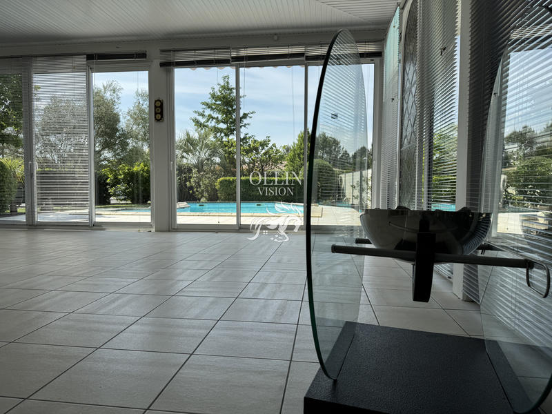 Villa - 208 m² - 9 pièces