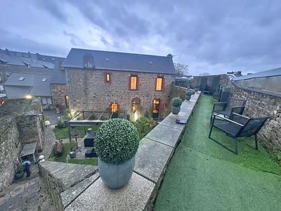 Maison - 350 m² - 11 pièces