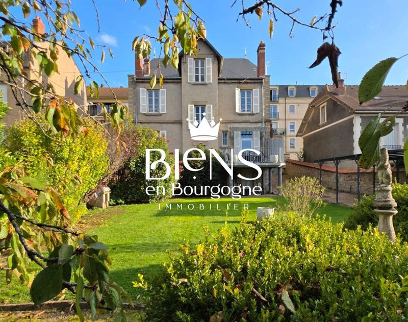 Maison - 200 m² - 9 pièces