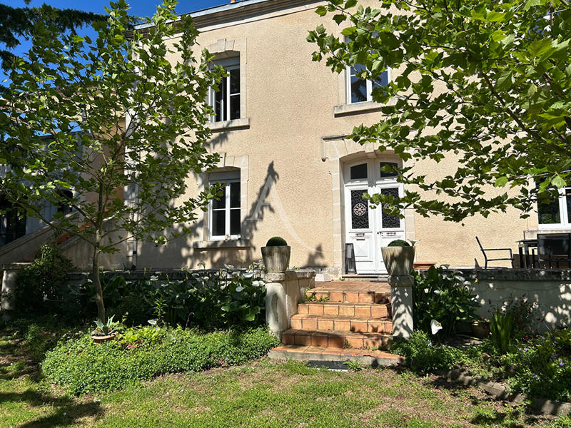 Maison - 312 m² - 9 pièces