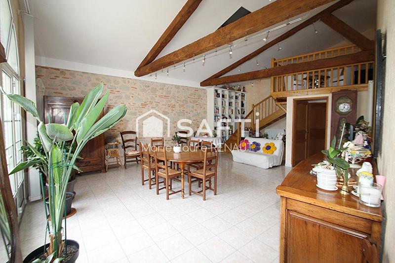 Maison - 270 m² - 9 pièces