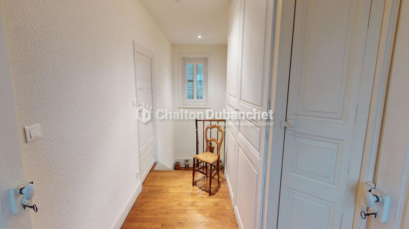 Maison - 280 m² - 9 pièces