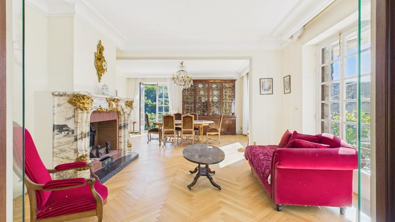 Maison - 278 m² - 10 pièces