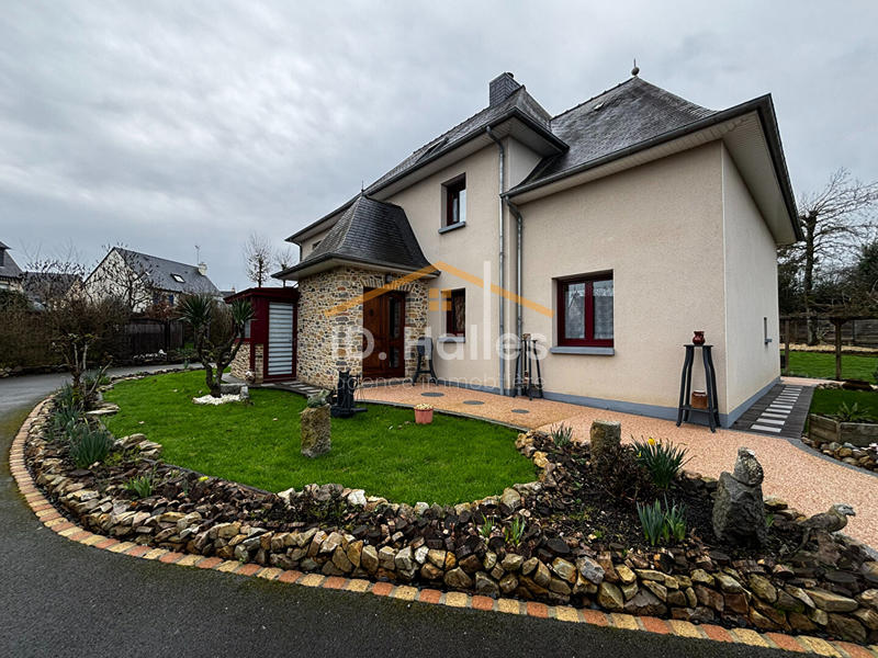 Maison - 245 m² - 10 pièces