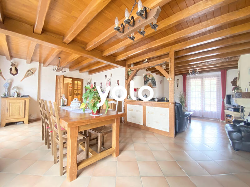 Maison traditionnelle - 200 m² - 8 pièces