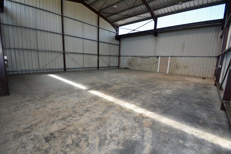 Local d'activités - 1 623 m²