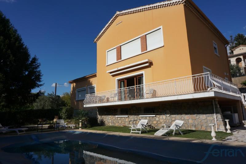 Villa - 183 m² - 10 pièces