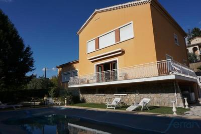 Villa - 183 m² - 10 pièces