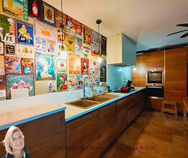 Maison - 270 m² - 8 pièces