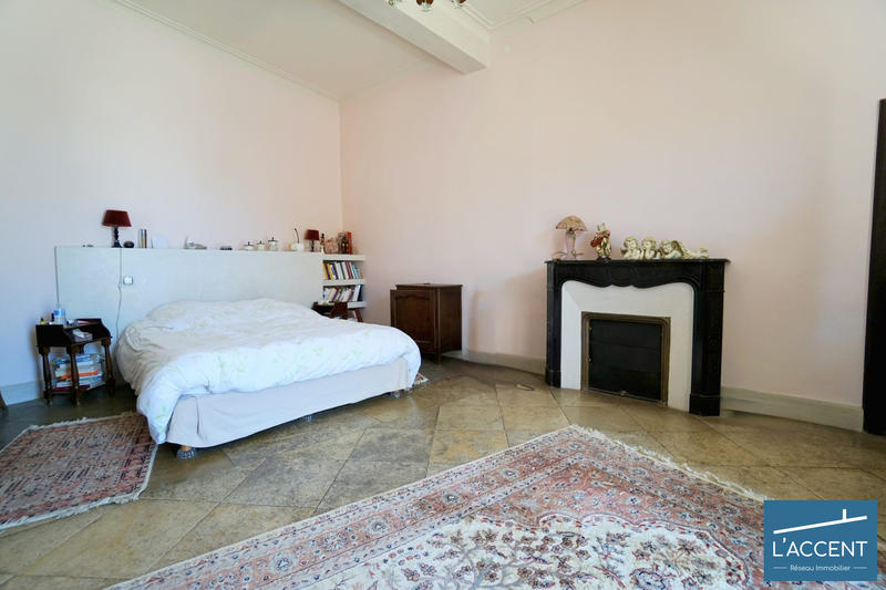 Maison - 437 m² - 14 pièces