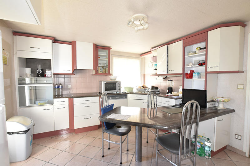 Maison - 227 m² - 11 pièces