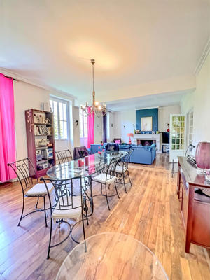 Maison - 289 m² - 8 pièces