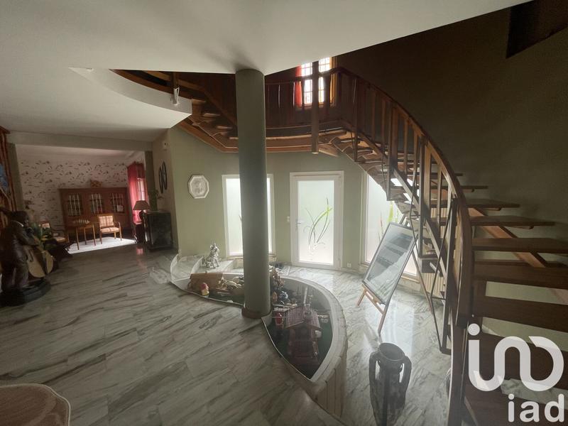 Maison - 317 m² - 12 pièces