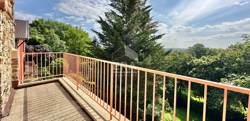 Maison - 229 m² - 10 pièces