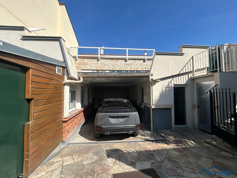 Maison - 268 m² - 5 pièces