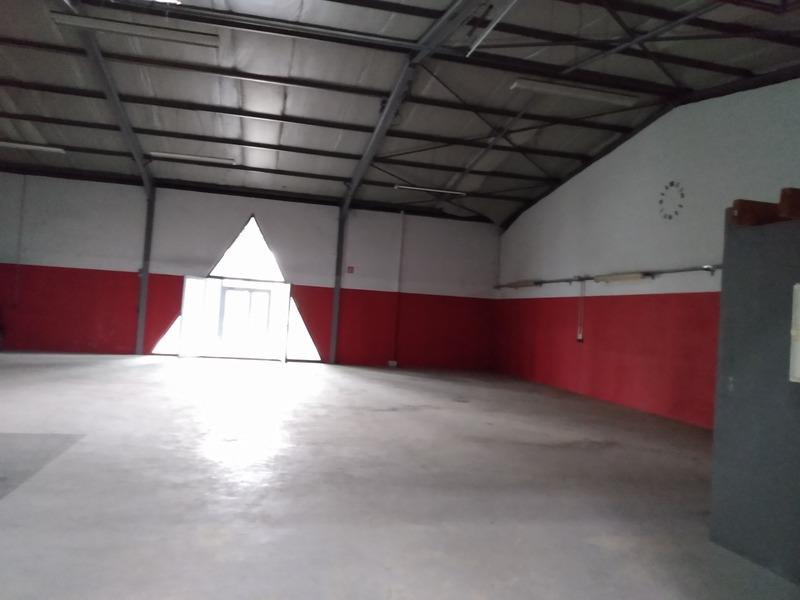 Local d'activité / Entrepôt - 592 m² - 2 pièces