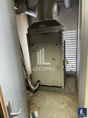 Local commercial - 182 m²