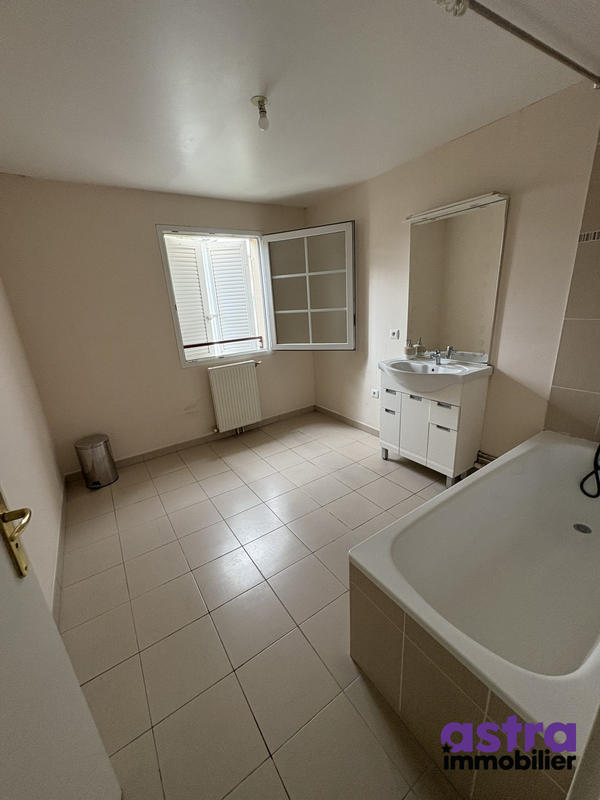 Maison - 93 m² - 4 pièces