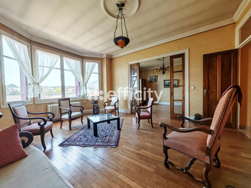 Appartement - 181 m² - 5 pièces