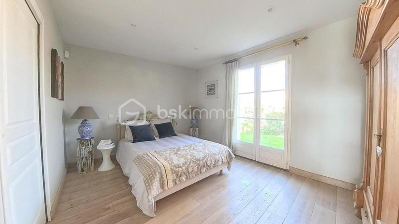 Villa - 210 m² - 8 pièces